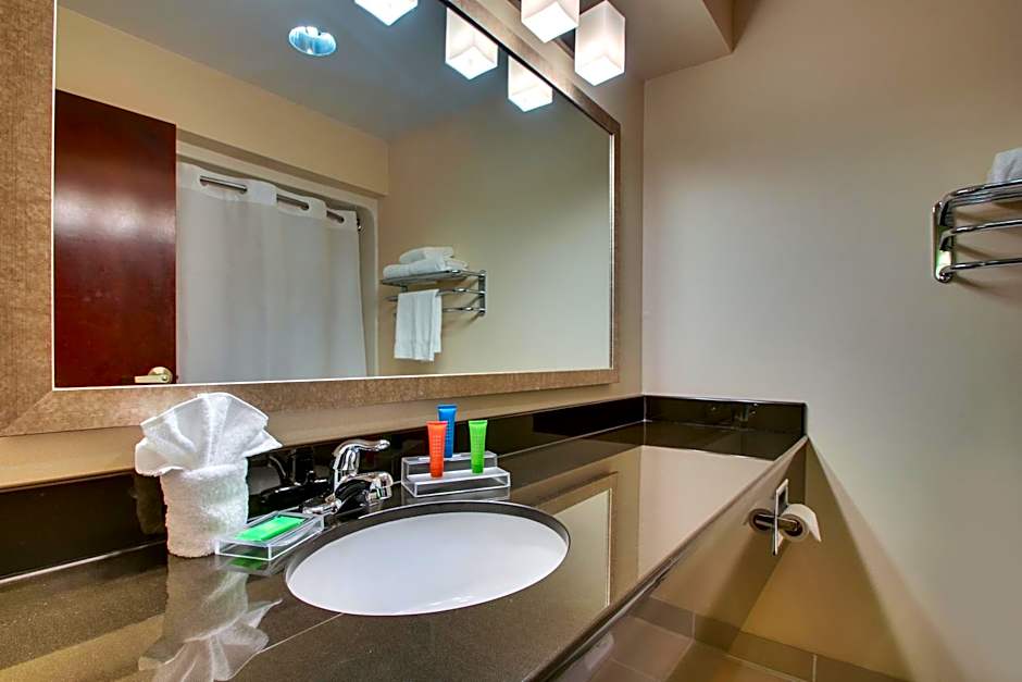 Greenfield Inn & Suites Owensboro, KY Airport