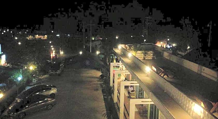 Baan Chom Jan Suan Phung