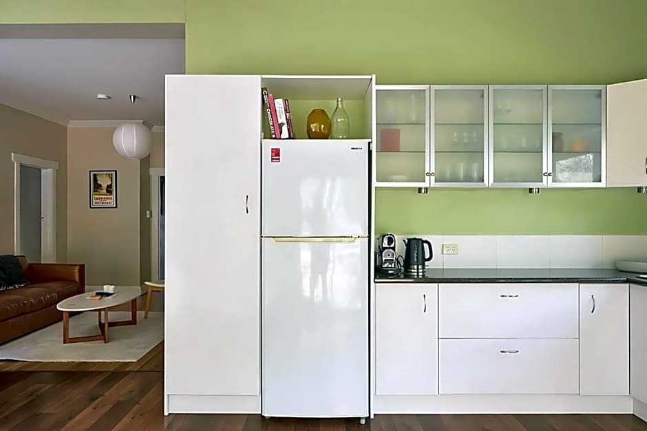 Comfort in Sandy Bay next to the Rivulet