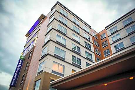 Holiday Inn Express & Suites Louisville Downtown By IHG