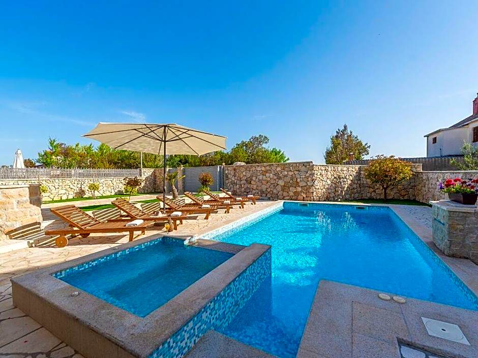 Villa Kirsten with heated pool, jacuzzi and sauna - by TA Leut Agency