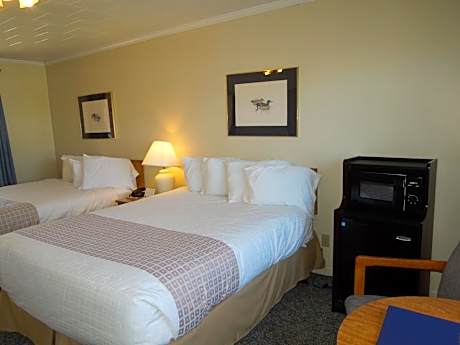 Queen Room with Two Queen Beds - Waterfront