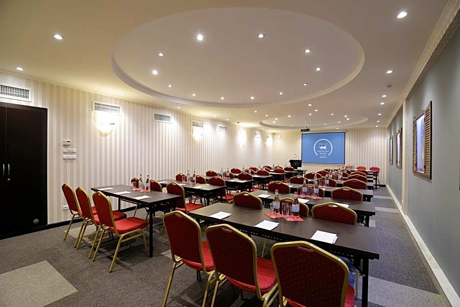 Ani Plaza Hotel