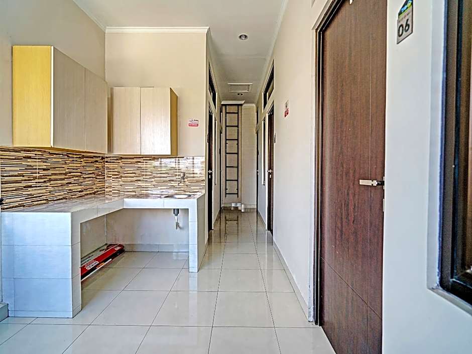 OYO 92768 Flagship Exclusive Colombus Near Stasiun Karawang