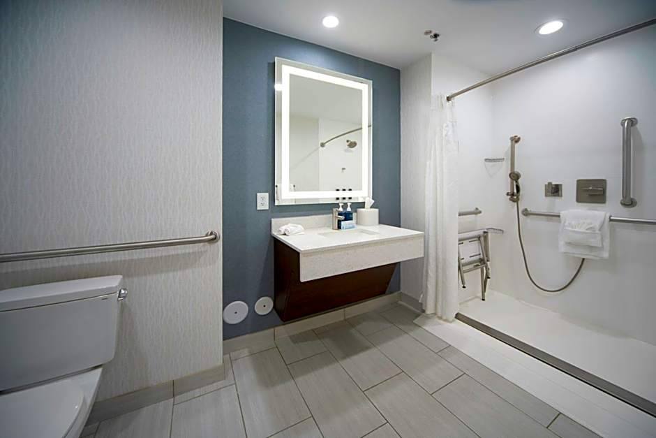 Four Points by Sheraton Fayetteville Fort Liberty
