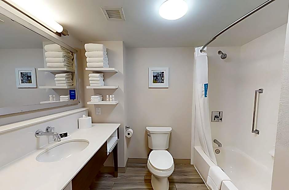 Hampton Inn By Hilton Boston-Logan Airport