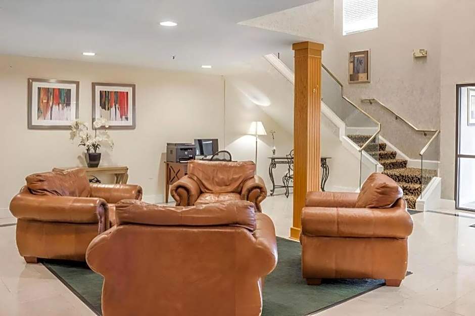 Econo Lodge Raleigh near Walnut Creek Amphitheatre