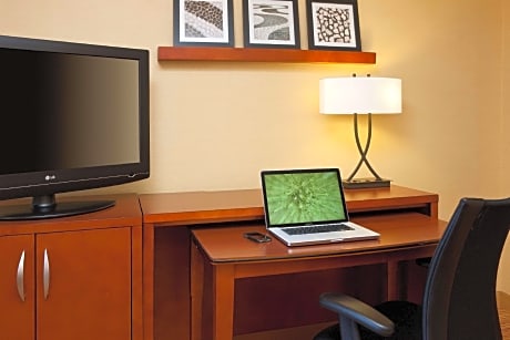 Mobility Accessible Guestroom Two Doubles Tub