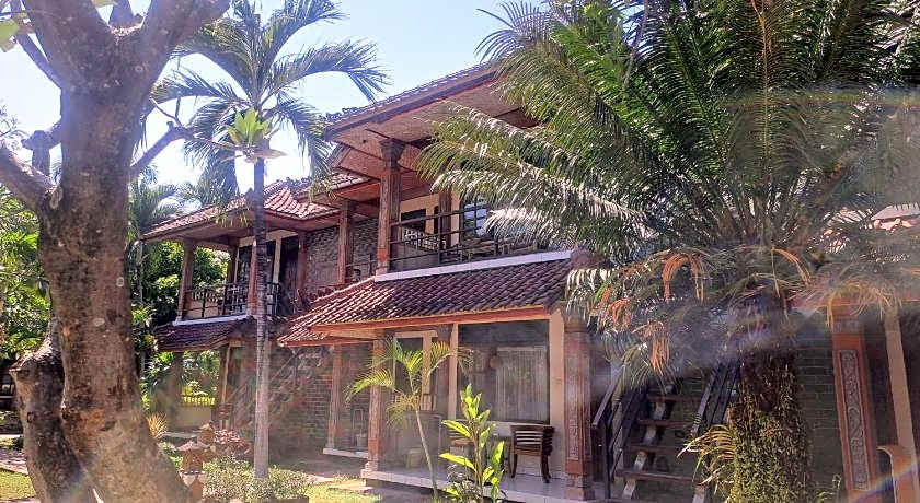 Lovina Beach Hotel