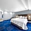 Admiralty Inn & Suites - a Red Collection Hotel
