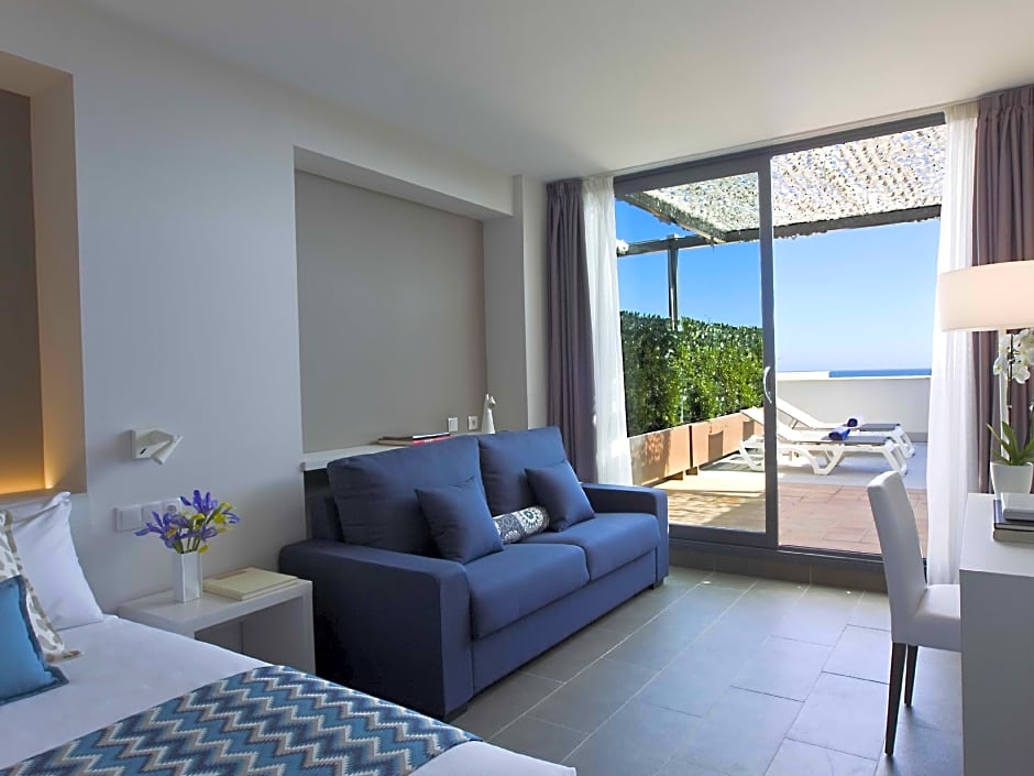 Photo 1 of 4 of Deluxe, Sea View, Balcony