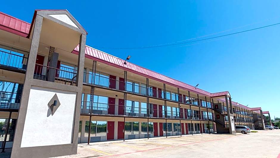 Magnuson Extended Stay and Suites Airport Hotel