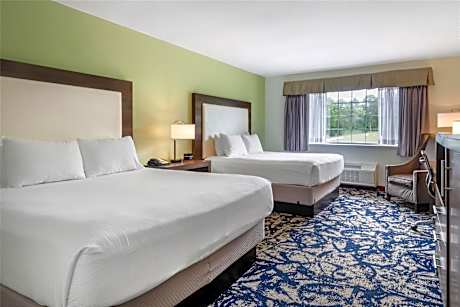 ACCESSIBLE - 2 QUEEN,MOBACC,COMAST,BATHTB,NSMK,FULL BREAKFAST