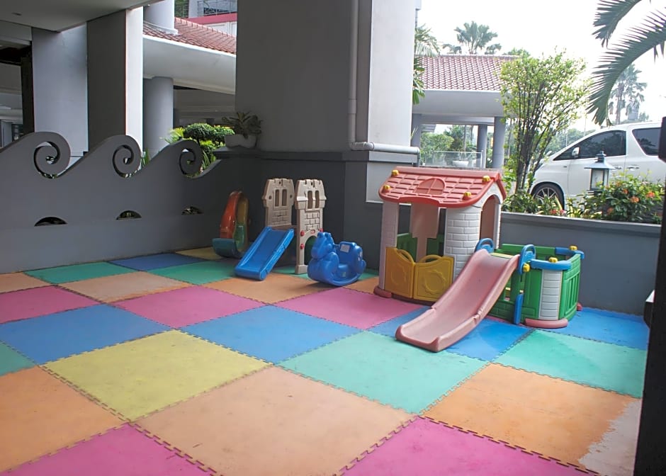 Grand Tropic Suites Hotel