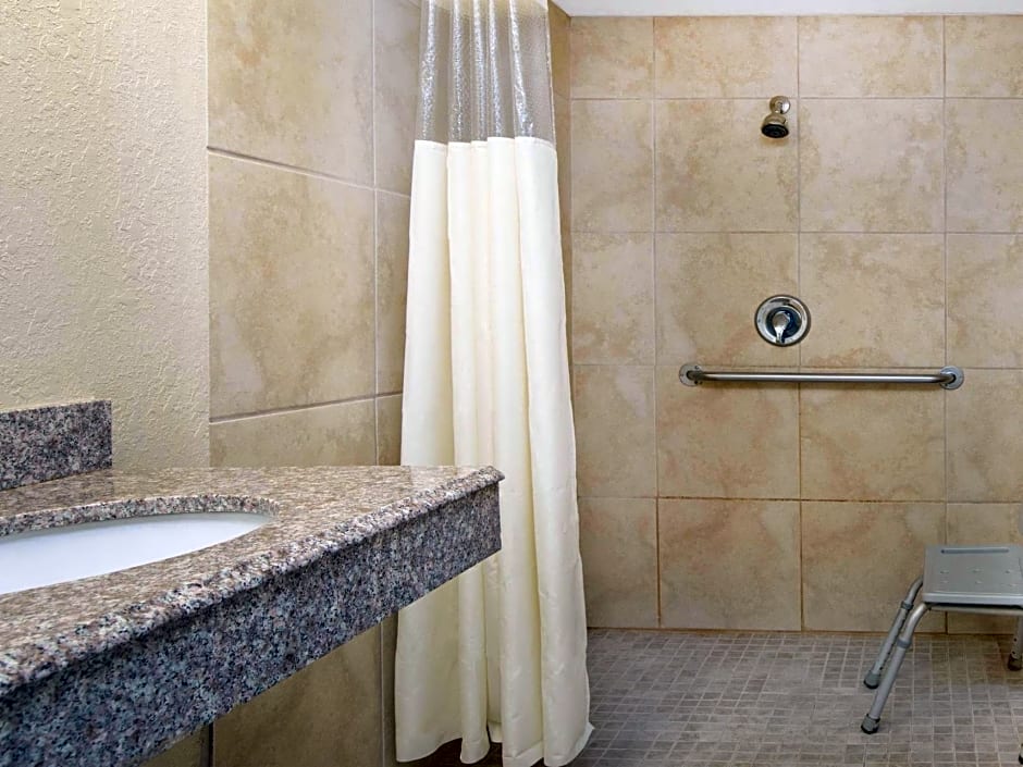 Super 8 by Wyndham San Antonio at I-10