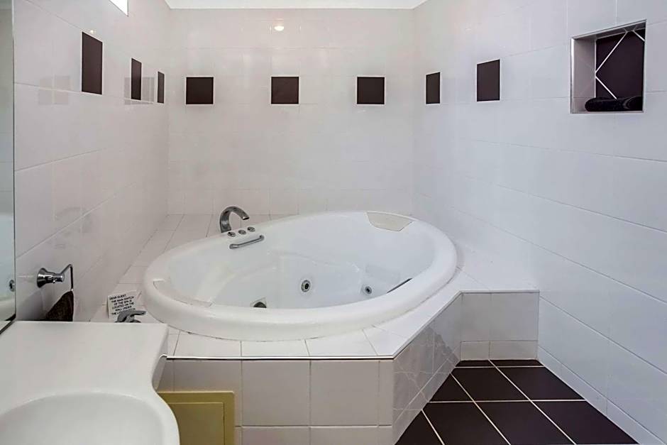 Comfort Inn On Raglan