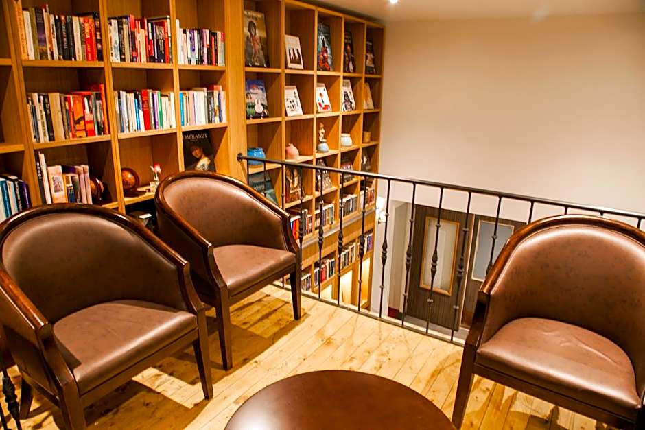 Hotel Library