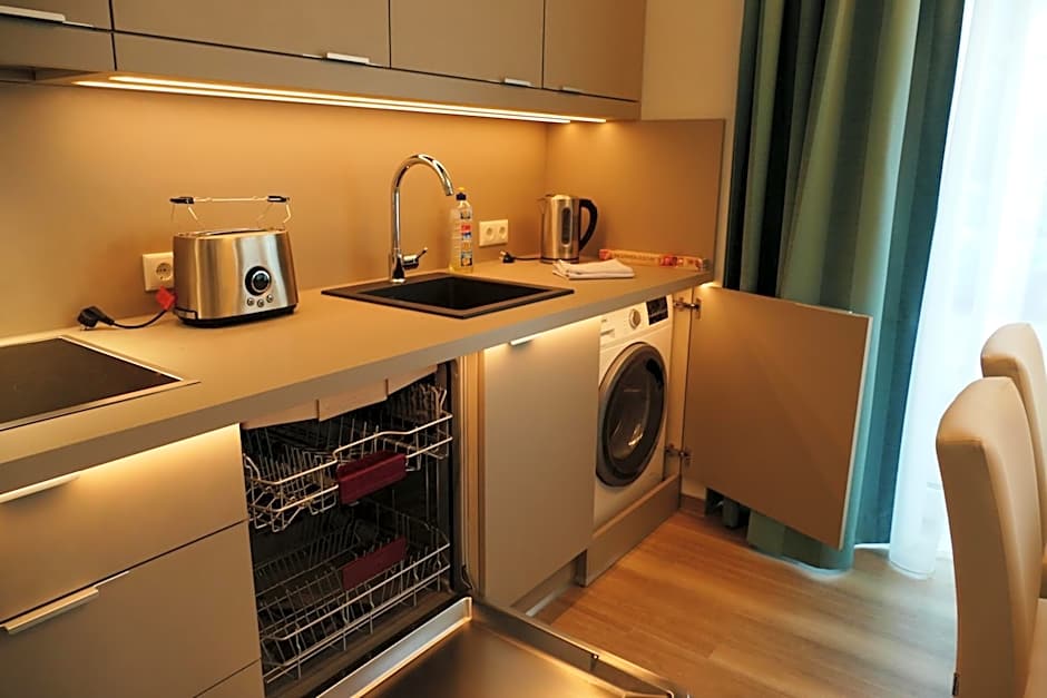 Meyn's Apartments & Hotel