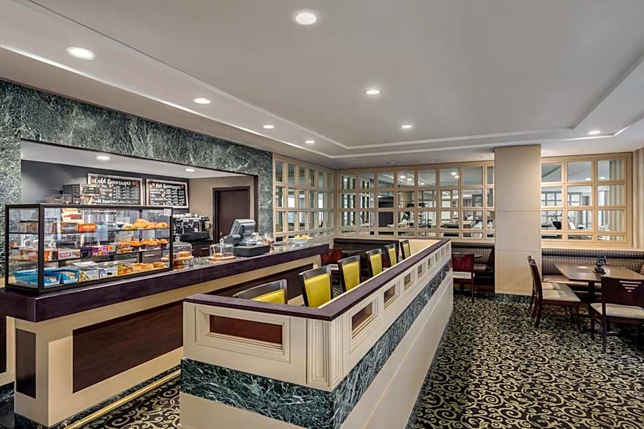 DoubleTree by Hilton New York LaGuardia Airport