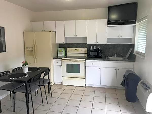 Green Seas Motel