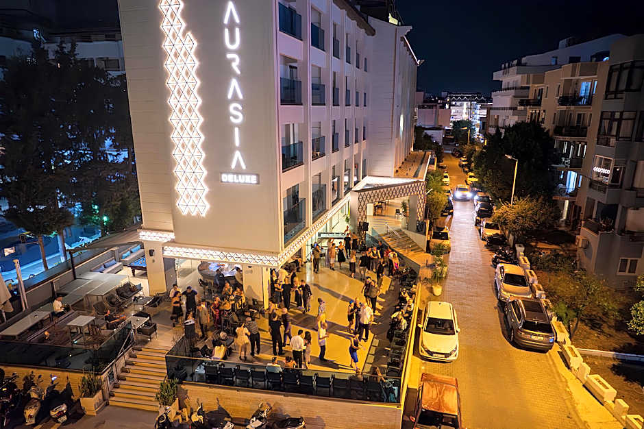 Aurasia Deluxe Hotel