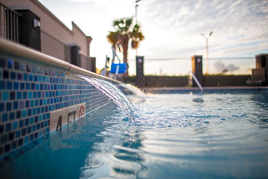 La Quinta Inn & Suites by Wyndham Houston - Normandy