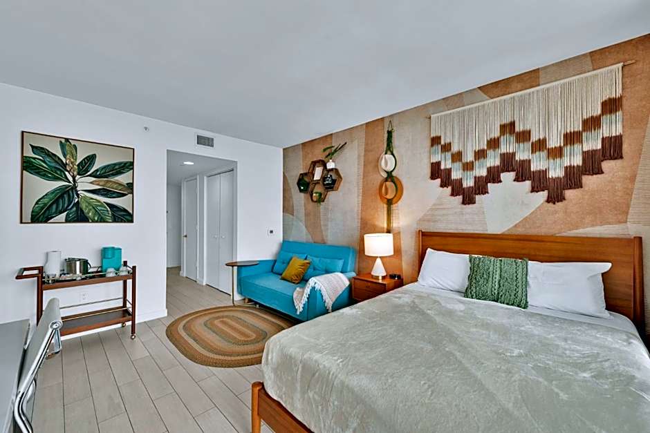 Water View Building With Pool - 5-Min Walk To The Beach - Cozy Studios
