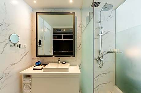 1 King bed, Deluxe, City View, Non-Smoking