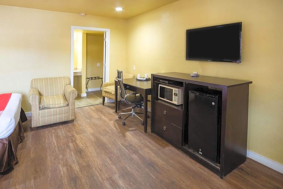 Woodridge Inn and Suites