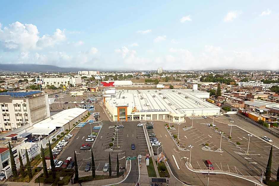 Courtyard by Marriott Leon at The Poliforum