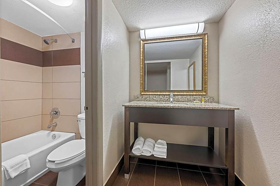 Days Inn by Wyndham Birmingham/West