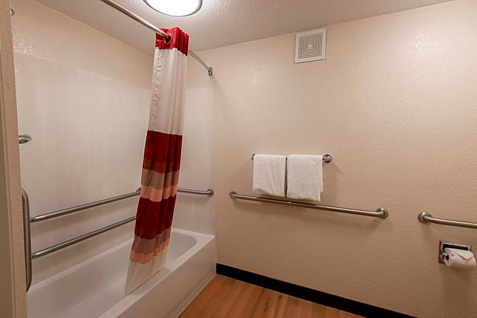 Red Roof PLUS+ Boston - Framingham