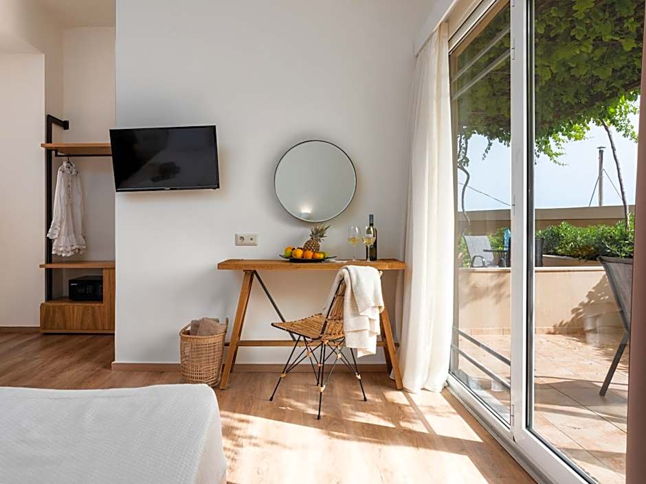 Paralos The Maxine Adults Only