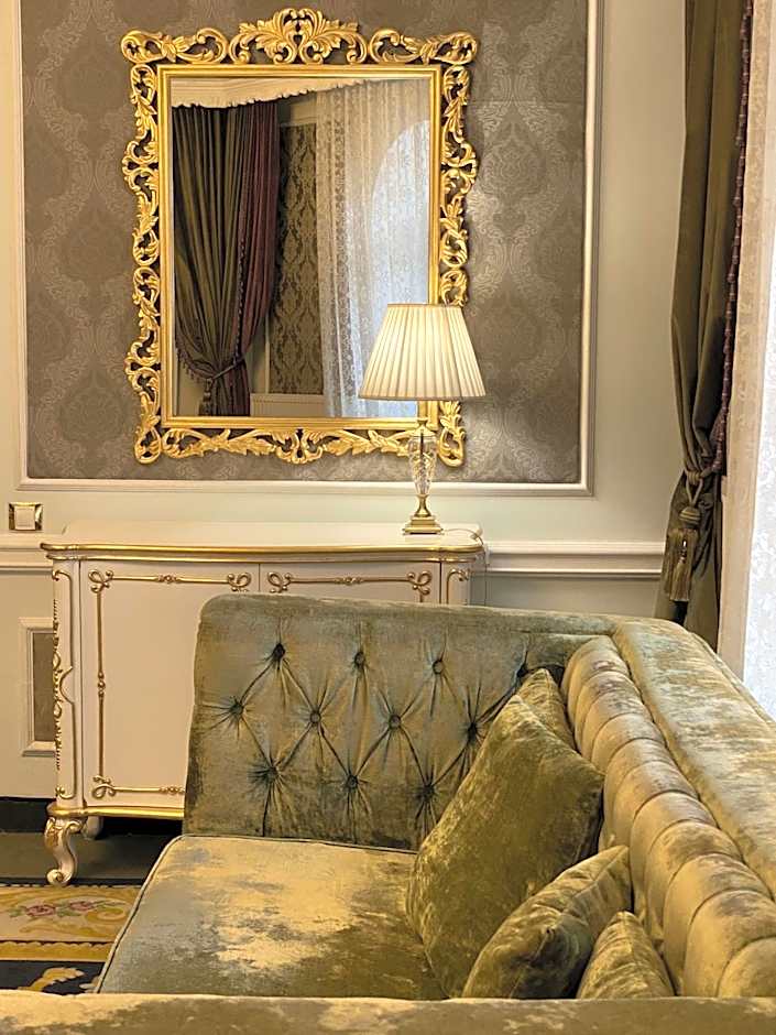 Royal Grand Hotel