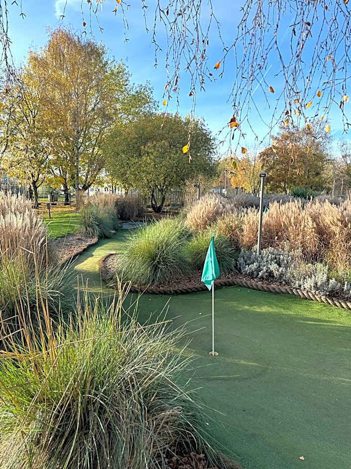 Hot tub retreat at Tattershall Lakes