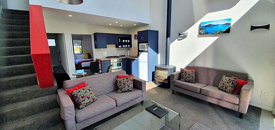 The Moorings Motel and Apartments