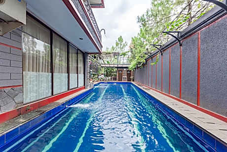 Urbanview Hotel Villa Surya Bandung