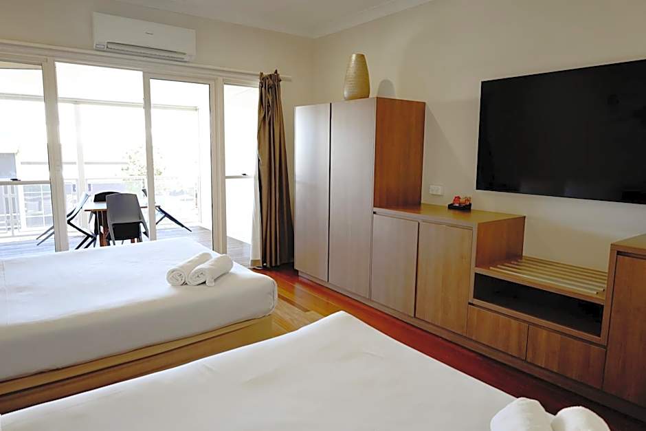 The Australian Hotel Motel
