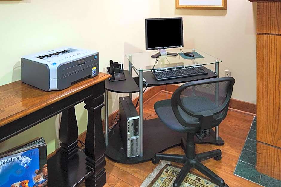 Country Inn & Suites by Radisson, Lansing, MI