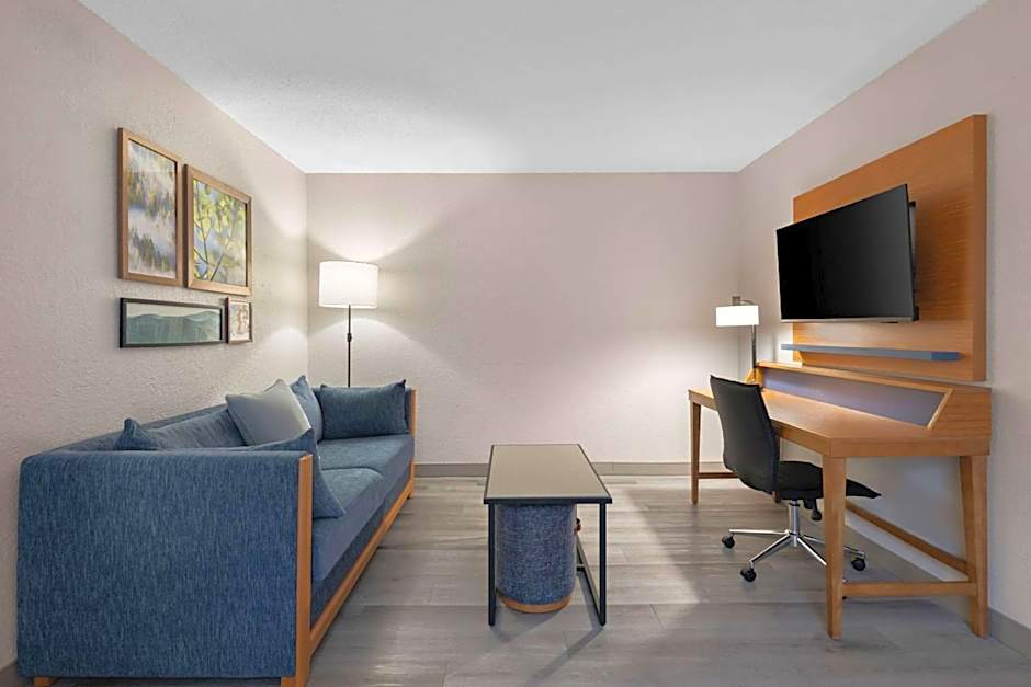 Country Inn & Suites by Radisson, Coon Rapids, MN