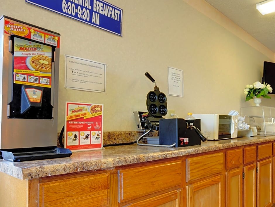 Americas Best Value Inn & Suites Macon at Eisenhower Pkwy