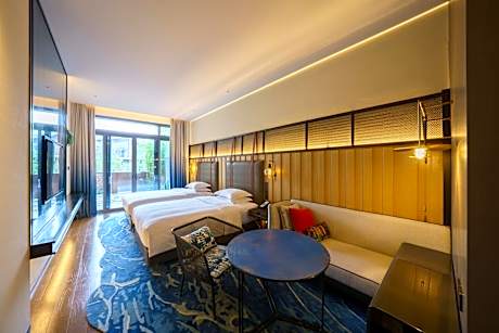 Premium King Room with Courtyard