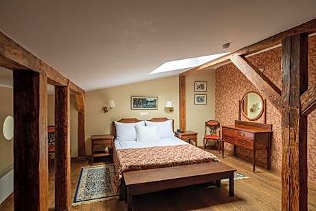 Manor House Superior