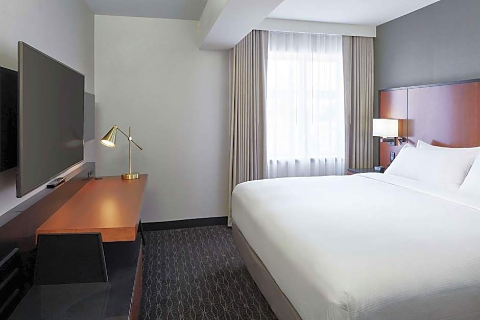 DoubleTree By Hilton Montreal Airport
