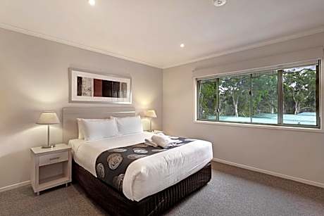 Deluxe 2 Bedroom Riverview Apartment