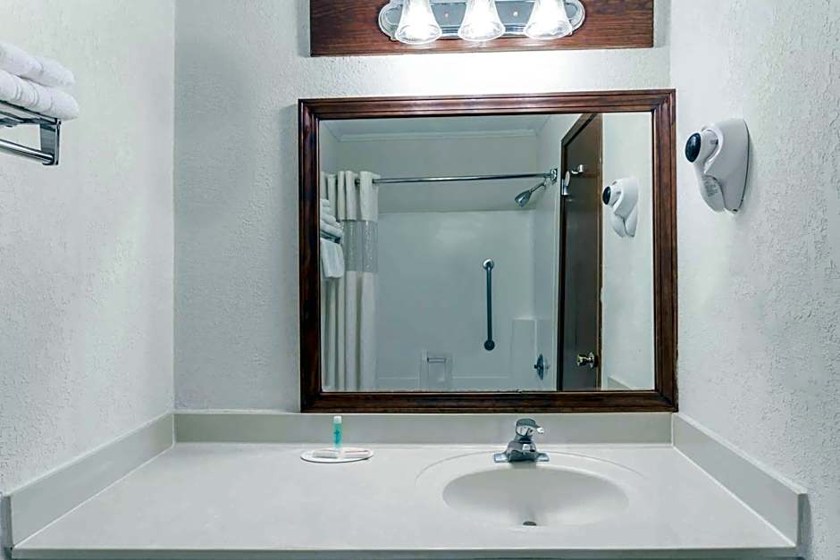 Baymont by Wyndham Greensboro/Coliseum
