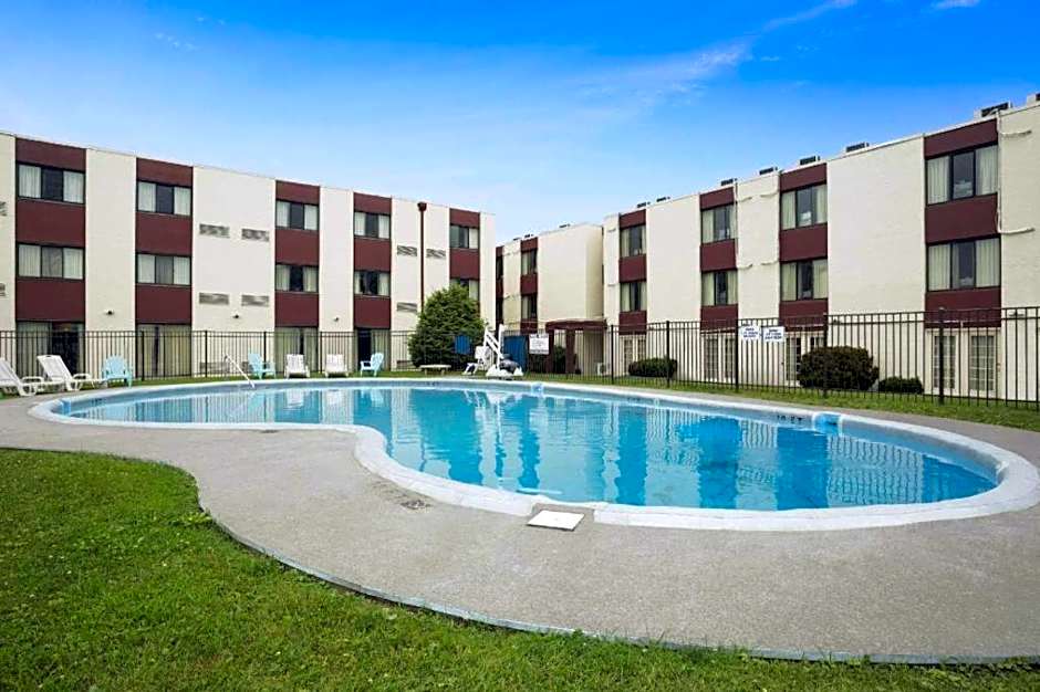 Ramada by Wyndham Pittsburgh/New Stanton