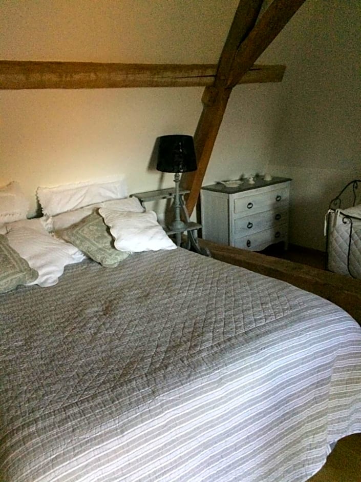 La Moulinière, jolie longère du XVIIè 25, chemin de la Source