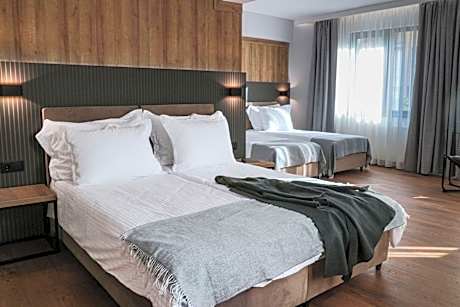 Junior Suite with One Double and Two Single Beds - Non-Smoking