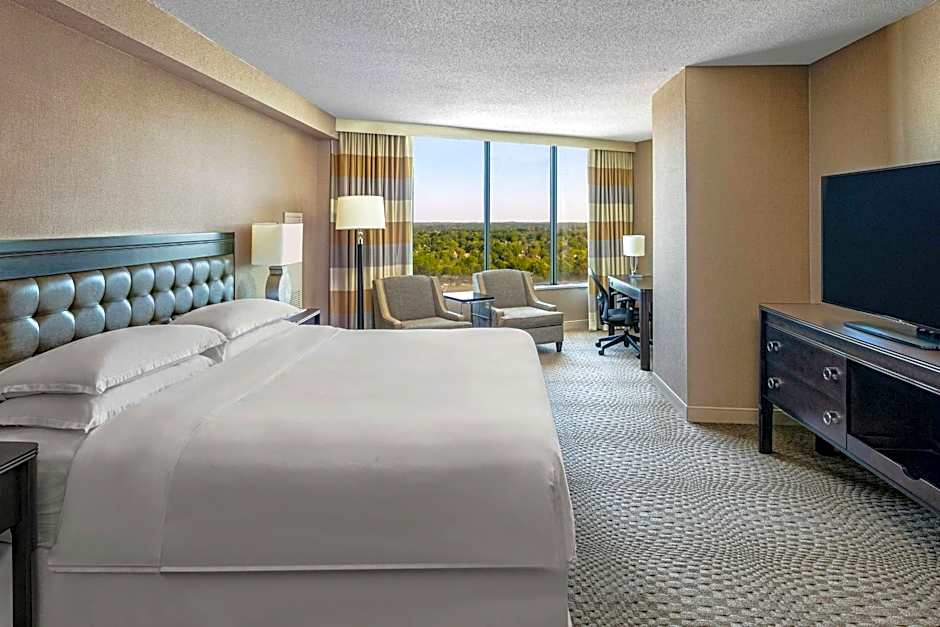 Sheraton Greensboro At Four Seasons